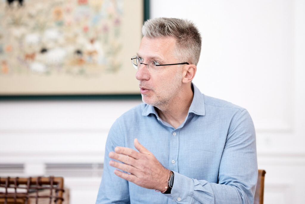 Το φάουλ του Σκέρτσου, τα απανωτά λάθη του Φλωρίδη, οι διώξεις με άρωμα πολιτικού παιχνιδιού και το πέταγμα χαρταετού μέσα στο Πάσχα