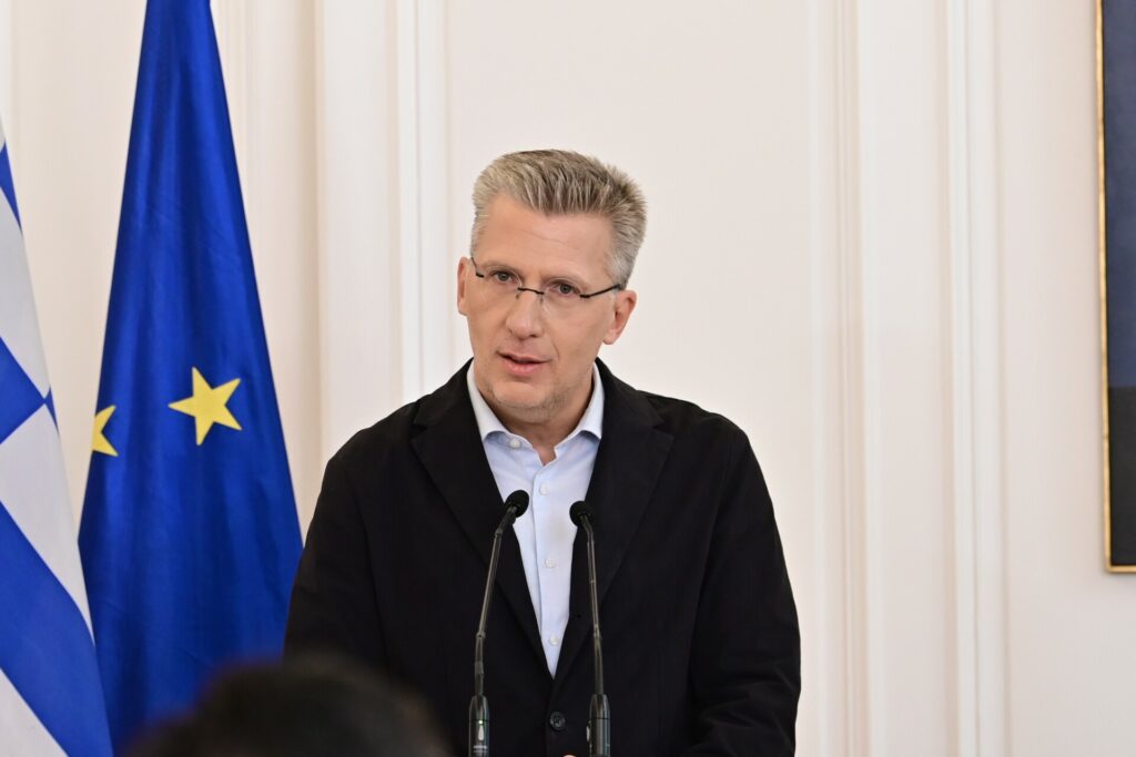 Η νέα εγκύκλιος για τις εκλογές, ο πρωινός καφές των εξωκοινοβουλευτικών, το μαζικό “πέσιμο” στον Σκέρτσο, τα ήξεις αφήξεις της Κοβέσι και ο θεατής Φλωρίδης