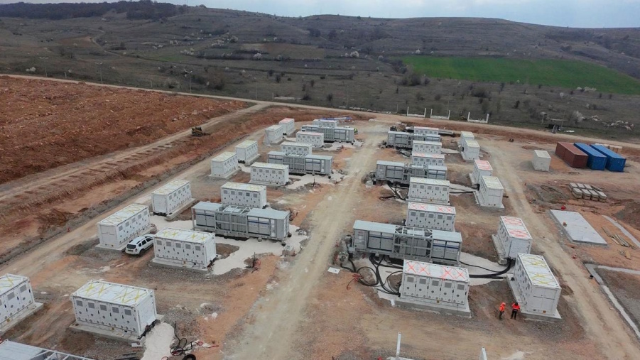 Συστοιχία συσσωρευτών του Σταθμού Ηλεκτροχημικής Αποθήκευσης Μελίτης