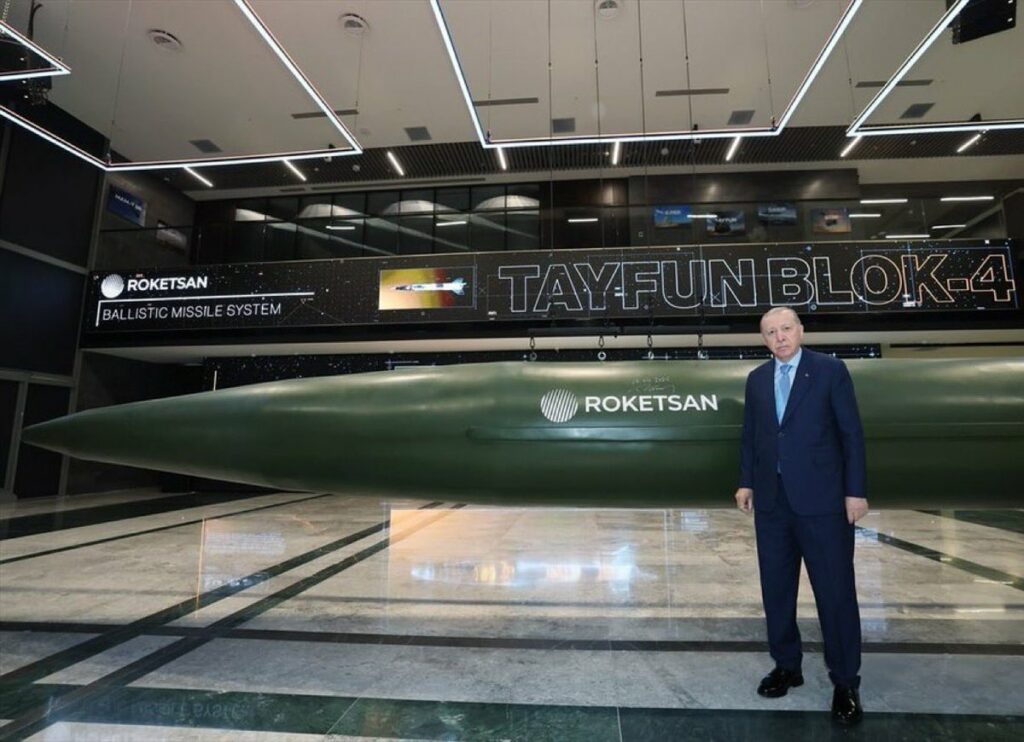 Ερντογάν: Υπέγραψε την παραγωγή νέων βαλλιστικών πυραύλων Tayfun Block 4