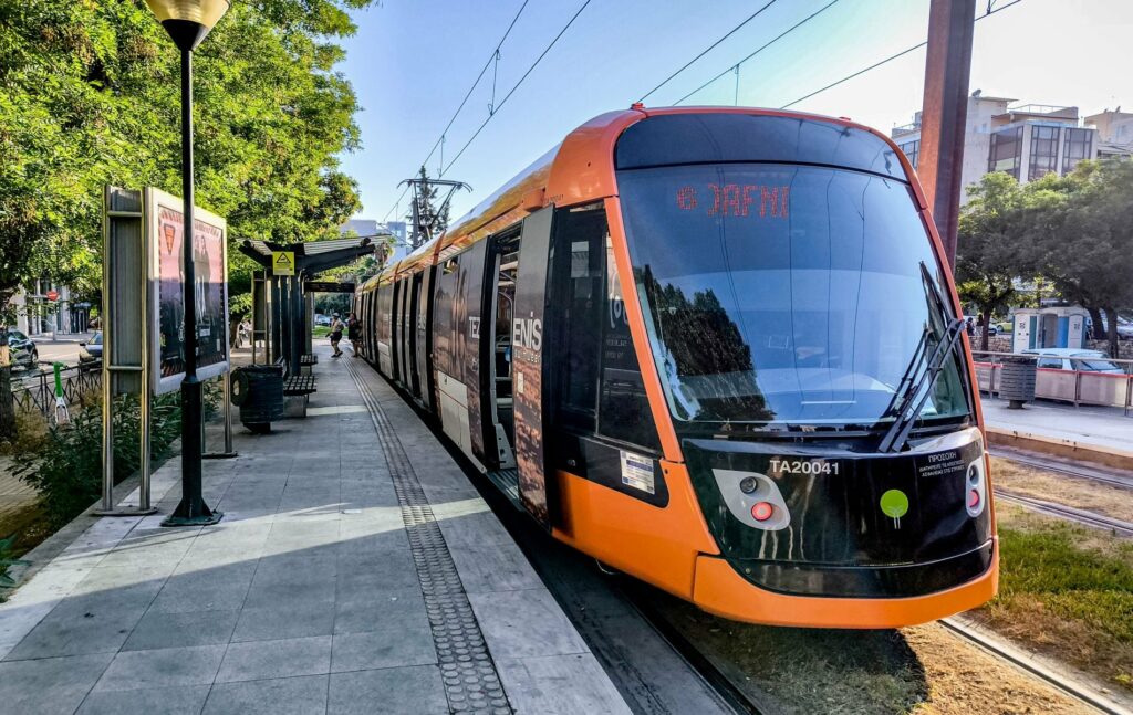 Τραμ συγκρούστηκε με φορτηγό στο Καλαμάκι