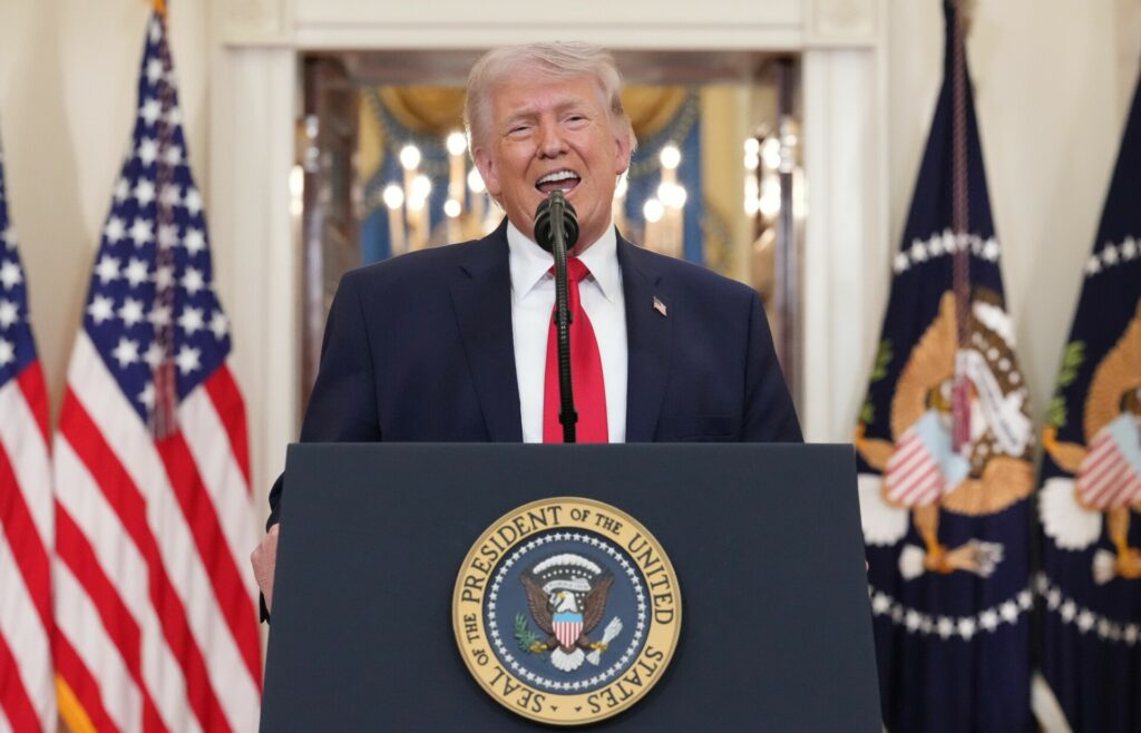 Τραμπ: Το Ιράν θα υποστεί σκληρά χτυπήματα – Άλμα στις τιμές πετρελαίου