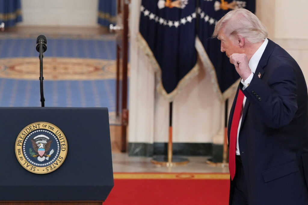 Τραμπ κατά Ιράν: “Συμφωνία τώρα, πριν είναι πολύ αργά” – Εκτόξευση για πετρέλαιο, πίεση στη Wall Street