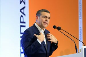 Το συμμάζεμα του εσωκομματικού μετώπου, η ιδέα της κυβερνητικής επιτροπής, ένας διαγωνισμός 3,3 εκατ. πριν την ώρα του, τα ζόρια του Αλέξη και οι… εθελοντές για το νέο κόμμα