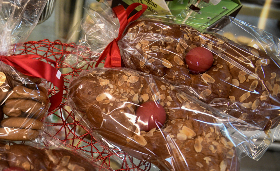 Πόσο κοστίζουν σοκολατένια πασχαλινά αυγά και τσουρέκια