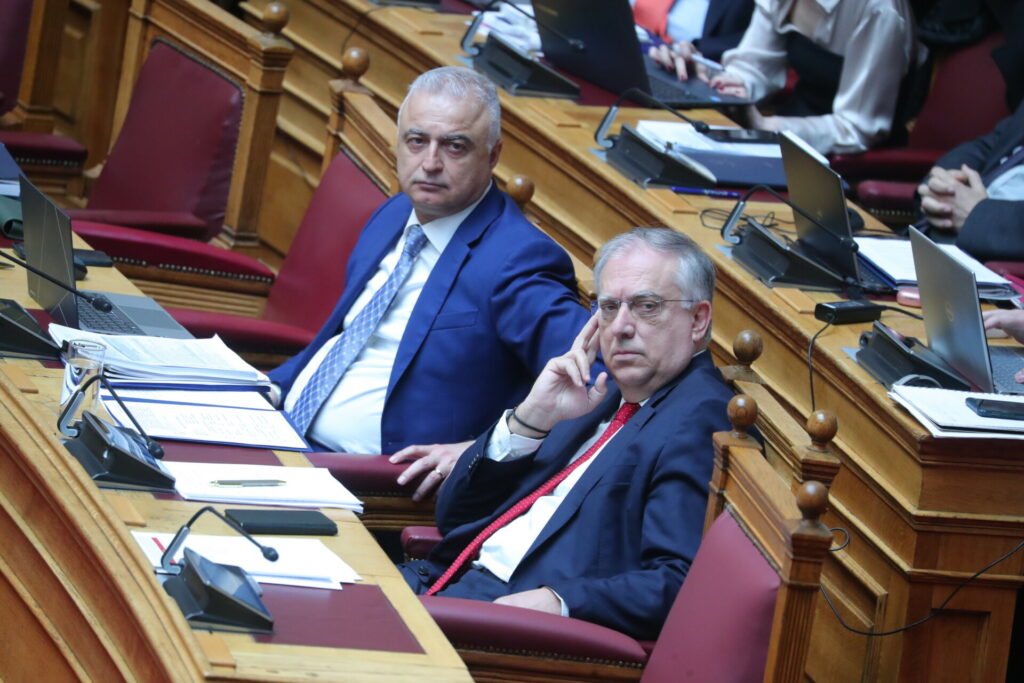 Βουλή: Σφοδρή αντιπαράθεση για το νομοσχέδιο του υπουργείου Ανάπτυξης