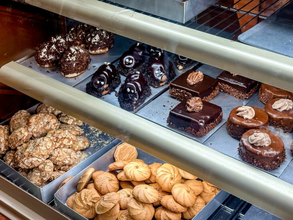 Έρχονται τρεις νέες κλαδικές συμβάσεις σε ζαχαροπλαστεία, συνεργεία και λογιστικά γραφεία