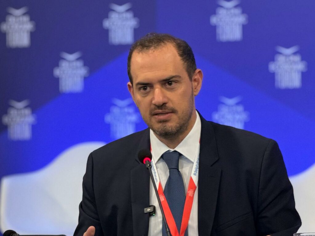 Κώτσηρας στο Φόρουμ των Δελφών: Στρατηγική μας επιλογή η στήριξη της μεσαίας τάξης