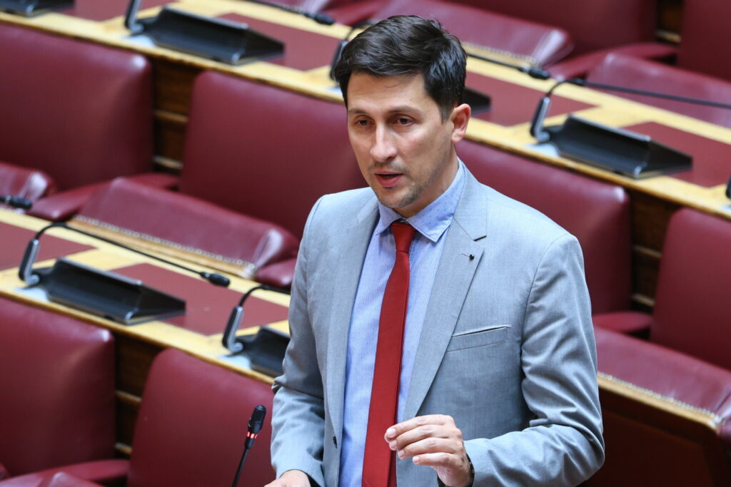ΠΑΣΟΚ: Ερώτηση Χρηστίδη στη Βουλή για την περίεργη οσμή αερίου στην Αττική