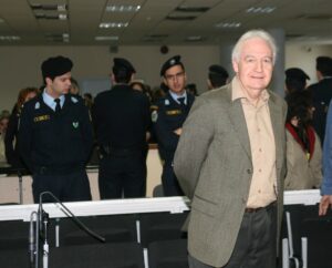 17 Νοέμβρη: Αποφυλακίστηκε ο αρχηγός Αλ. Γιωτόπουλος έπειτα από 24 χρόνια