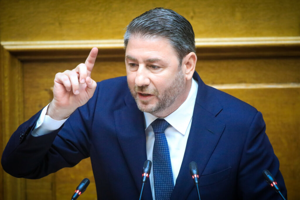 Το ΠΑΣΟΚ αποχώρησε από την εξεταστική για τις υποκλοπές – Ανδρουλάκης: Δεν θα νομιμοποιήσουμε το θέατρο του παραλόγου