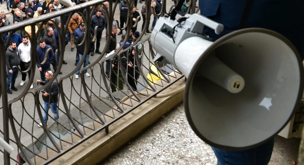 Απεργία 13 Μαΐου: “Λουκέτο” στο Δημόσιο, τι θα γίνει με παιδικούς σταθμούς, σχολεία, ΜΜΜ, νοσοκομεία
