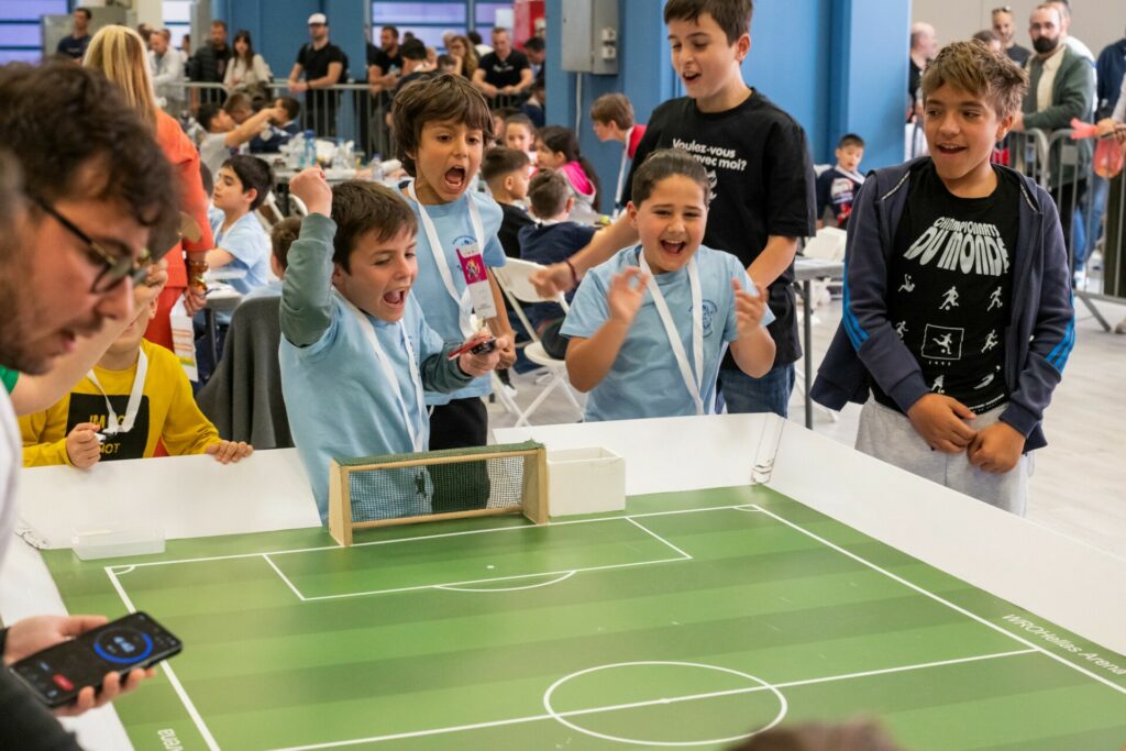 Πανελλήνιος Διαγωνισμός STEM 2026 “Από την ανθρώπινη στην τεχνητή νοημοσύνη” – Στρατηγικός συνεργάτης η COSMOTE TELEKOM