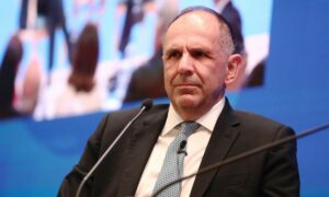 Οι εισηγήσεις για ανασχηματισμό και… επιστροφή Γεραπετρίτη, η αθόρυβη ευρωπαϊκή αποστολή στην Αθήνα, η μελαγχολία του Τσίπρα και η ανακαίνιση στα γραφεία του ΕΣΠΑ