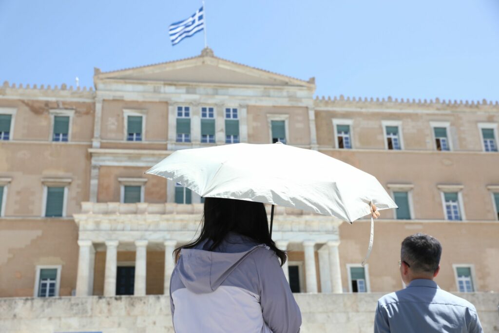 Καιρός το Σαββατοκύριακο: Μία κρύο, μία ζέστη