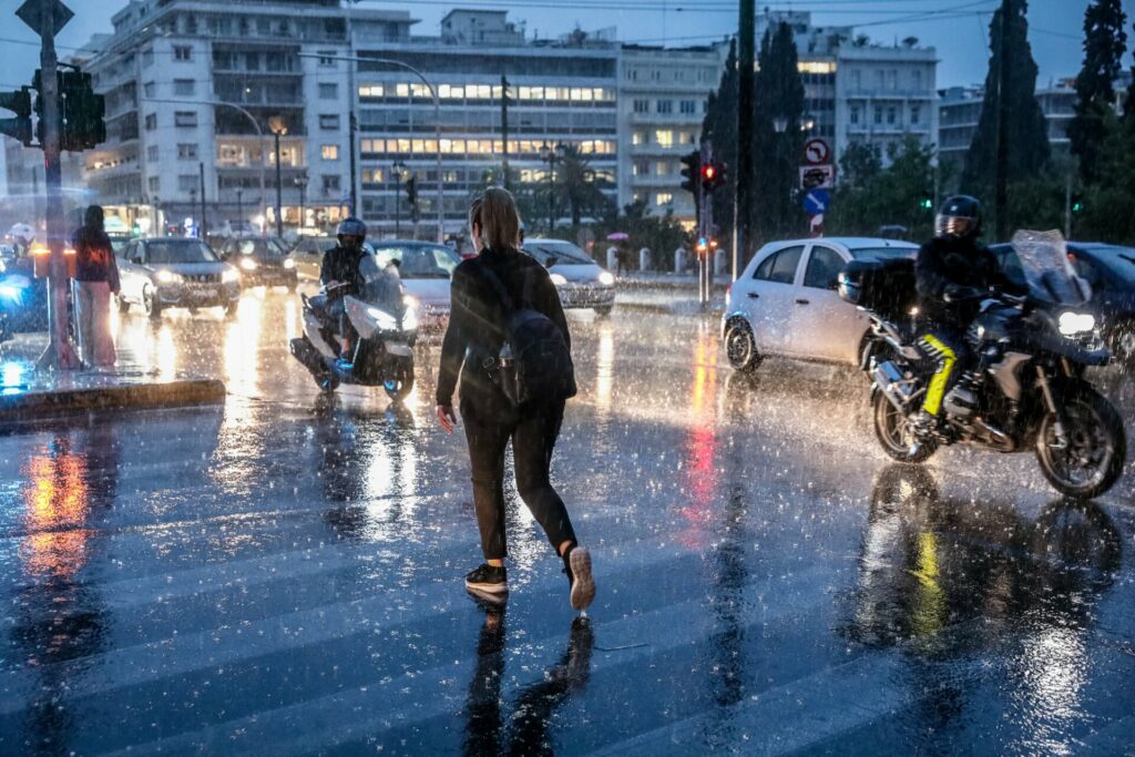 Άστατος ο καιρός το Σαββατοκύριακο με βροχές και κατά τόπους καταιγίδες