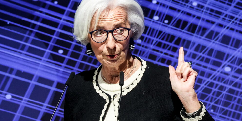 Το selloff στα ομόλογα θα επιβραδύνει ανάπτυξη και πληθωρισμό, εκτιμά η Λαγκάρντ