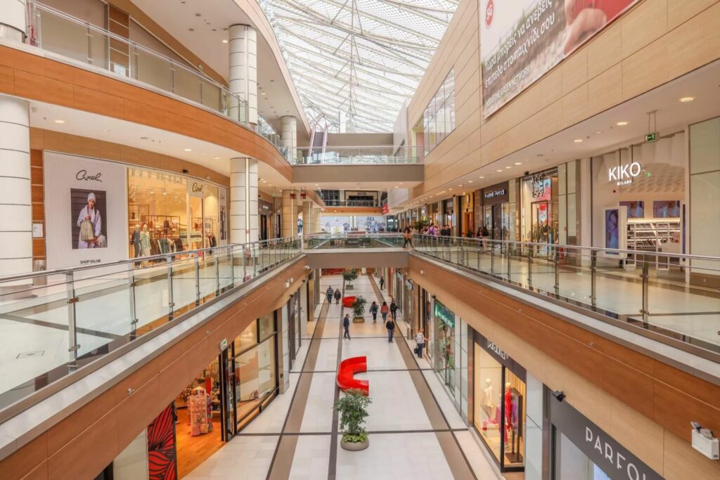 Λιανεμπόριο: Σε malls και πολυκαταστήματα όλο το “χαρτί” της κατανάλωσης στην Ελλάδα