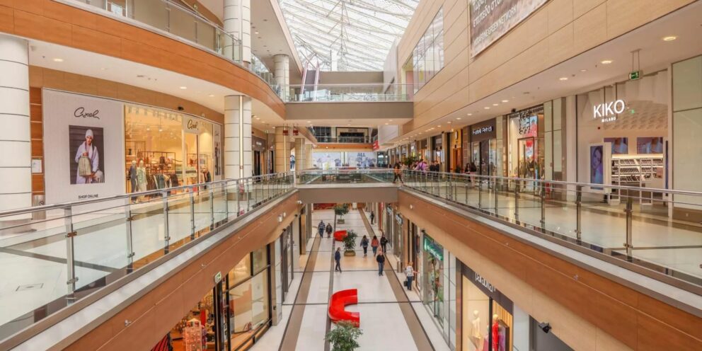 Λιανεμπόριο: Σε malls και πολυκαταστήματα όλο το “χαρτί” της κατανάλωσης στην Ελλάδα