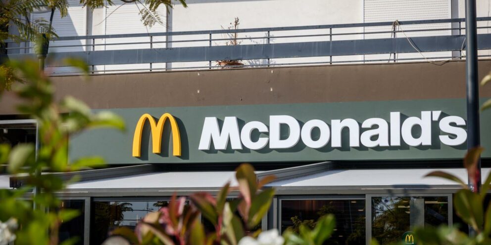 McDonald’s: Νέο τεστ αντοχής στην Ελλάδα με βουτιά κερδών για τους Μαλτέζους franchisees