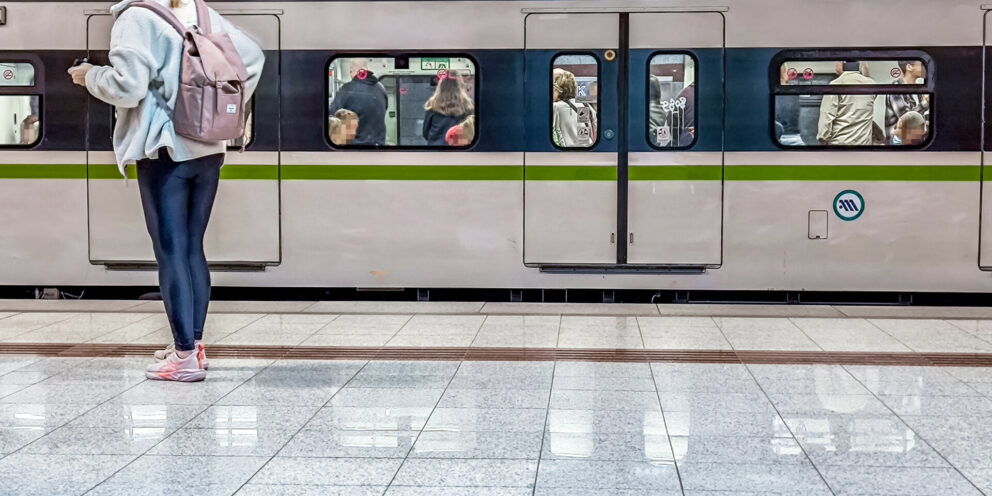 Οι ζημιές στην Κυψέλη από τις εργασίες του μετρό στο δημοτικό συμβούλιο της Αθήνας