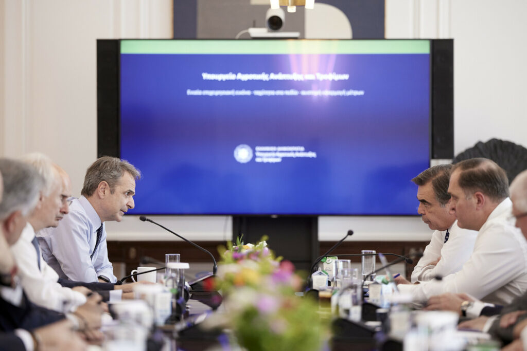 Σύσκεψη υπό τον Μητσοτάκη για αγροτική ανάπτυξη, επιδοτήσεις, μέτρα βιοασφάλειας