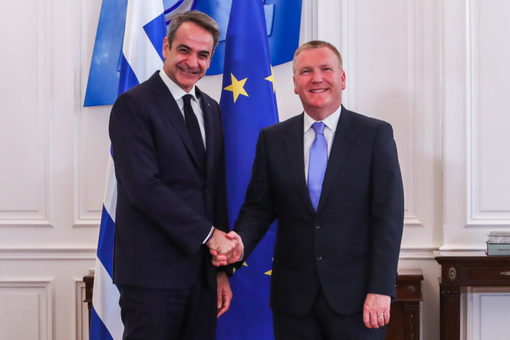 Συνάντηση Μητσοτάκη με τον Ευρωπαίο επίτροπο για το Κράτος Δικαίου