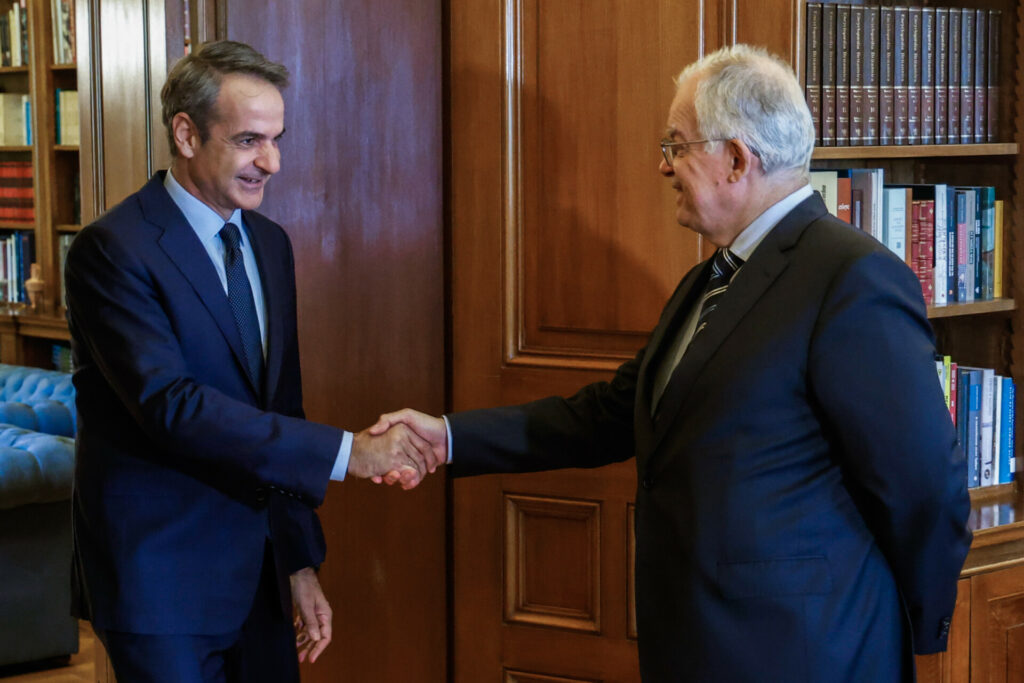 Μητσοτάκης σε Τασούλα: Απομένει ένας χρόνος για τις εκλογές