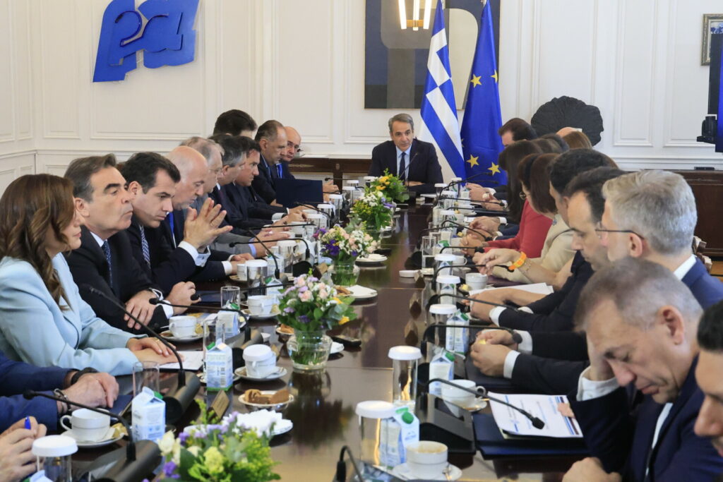 Μητσοτάκης: Παράταση επιδότησης diesel και τον Ιούνιο – Πολιτική Βαβέλ με τα νέα κόμματα