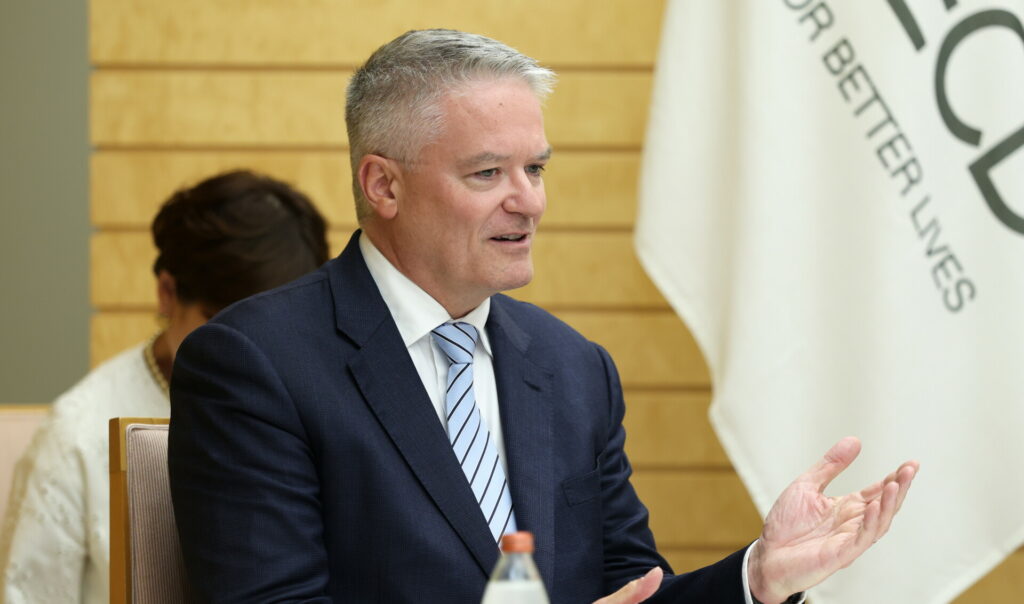 ΟΟΣΑ: Νέο καμπανάκι για την παγκόσμια οικονομία