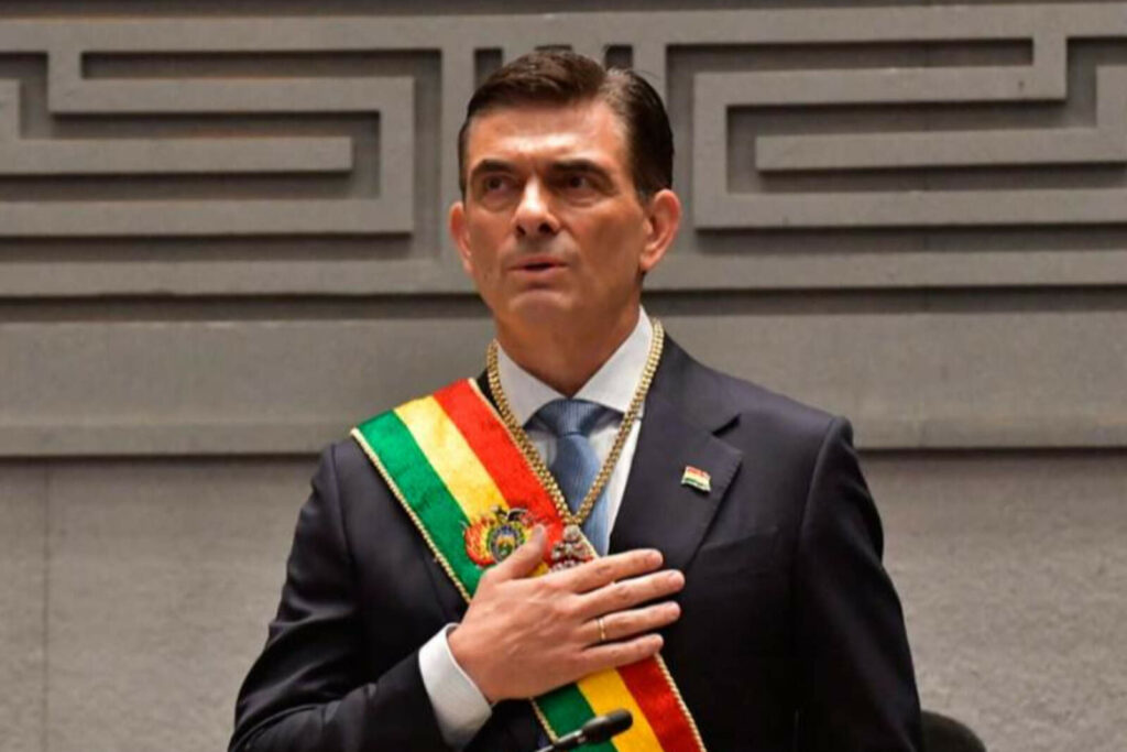 O πρόεδρος της Βολιβίας μειώνει κατά 50% τον μισθό του και τους μισθούς των υπουργών του