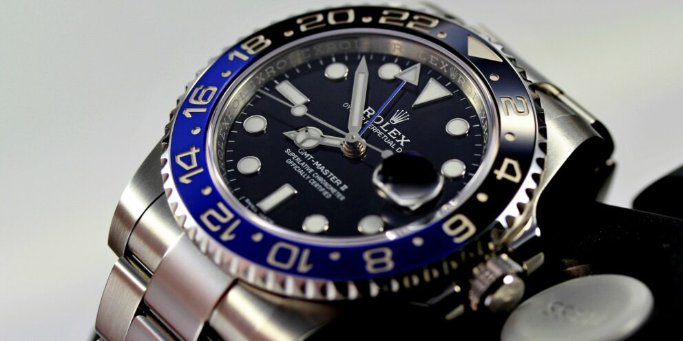 Ξέχασαν δύο Rolex και μια Mercedes στο αεροδρόμιο – Τώρα βγαίνουν στο σφυρί