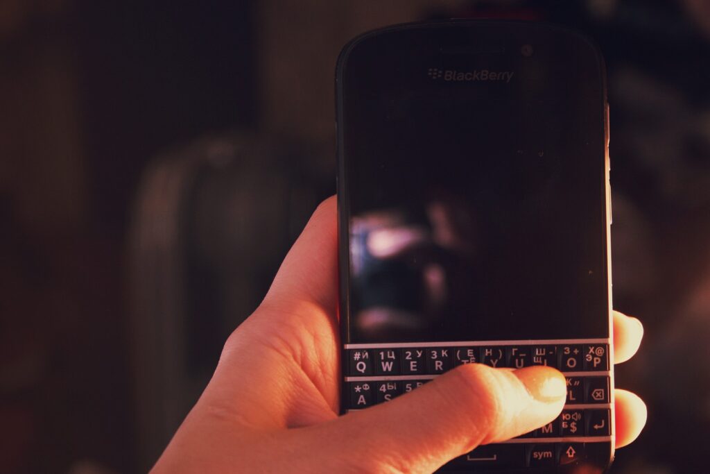 Η νοσταλγία για τα BlackBerry και τα φυσικά πληκτρολόγια δίνει ώθηση σε νέες startups smartphones