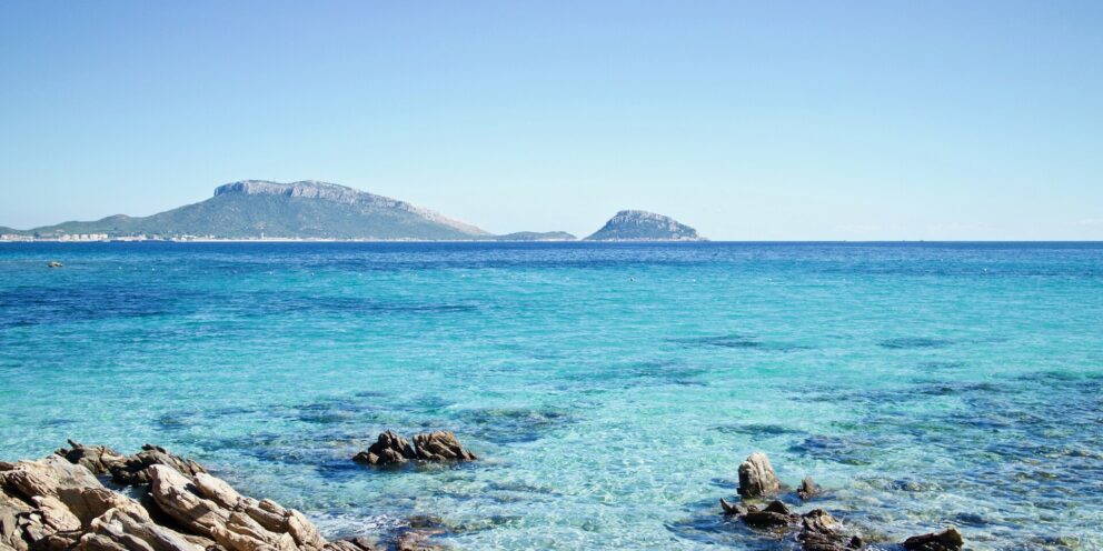“Πόλος έλξης ποιοτικού τουρισμού”: Το ελληνικό νησί που εκθειάζει δημοφιλής τουριστική ιστοσελίδα