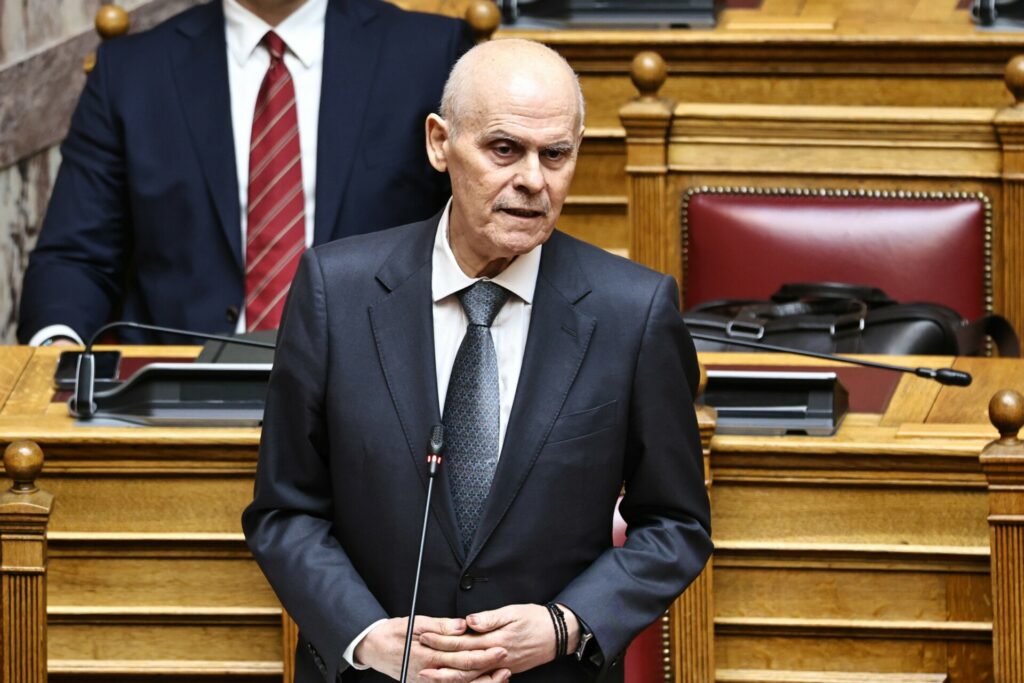 Ο πολιτικός κόσμος αποχαιρετά με συγκίνηση τον Νίκο Ταγαρά