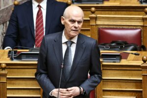 Ο πολιτικός κόσμος αποχαιρετά με συγκίνηση τον Νίκο Ταγαρά