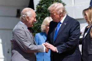 Ο Τραμπ καταργεί τους δασμούς στο σκωτσέζικο ουίσκι προς τιμήν του βασιλιά Καρόλου