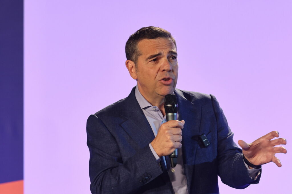 Η σύμπτωση με το όνομα του κόμματος του Τσίπρα, οι πολιτικές χυλόπιτες του Σαμαρά, η μάζωξη των δημοσκόπων και η αγγελία για την πώληση πολυτελούς κατοικίας στην Πάτμο