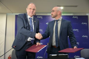 Μνημόνιο συνεργασίας υπέγραψαν Aριστοτέλειο Πανεπιστήμιο και Pfizer