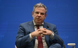 Βέττας: Πολύ επώδυνος φόρος στην οικονομία ο πληθωρισμός