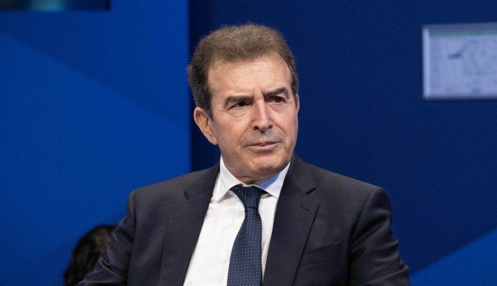 Το εκλογικό σενάριο της 4ης Οκτωβρίου, τα focus group του Γκρίνμπεργκ, ο γάμος του Χρυσοχοΐδη και τα φίδια που ζώνουν τον Γερουλάνο 