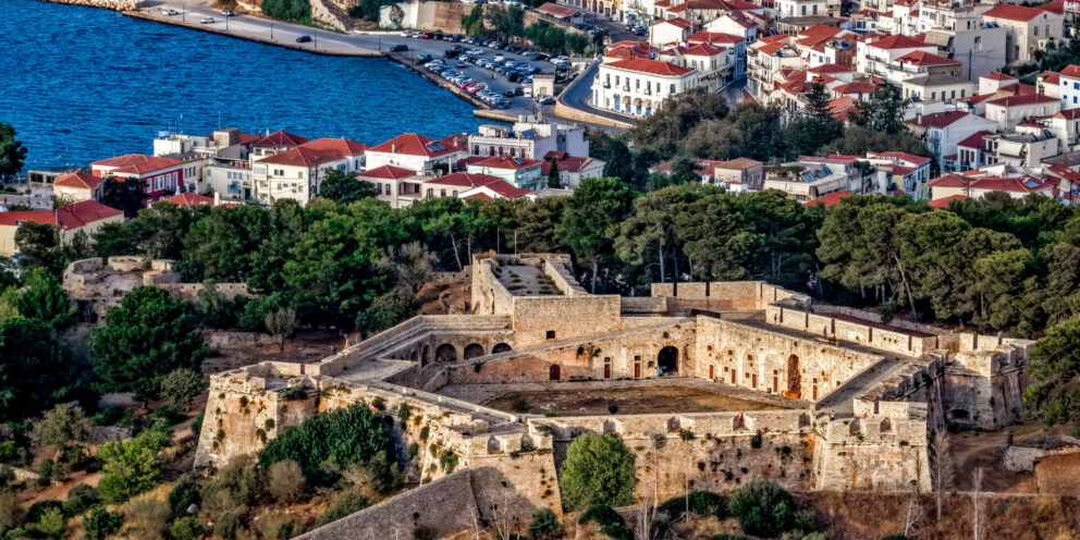 Σάλος μετά την αποκάλυψη του Big Mouth για τον γάμο στο Νιόκαστρο Πύλου: Αντιδρούν οι αρχαιολόγοι