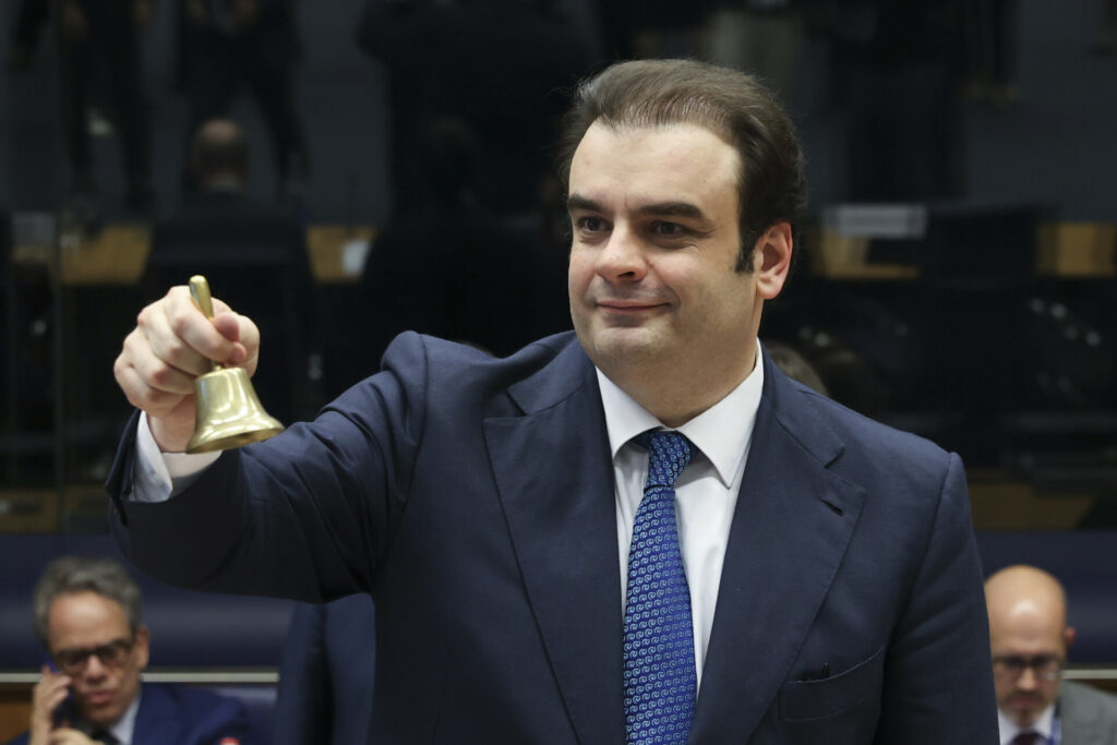 Δημοσιονομικό “μαξιλάρι” 30 δισ. και για το δύσκολο 2027, ο στόχος της Alpha Bank για χαρτοφυλάκιο ακινήτων 1 δισ., το “διαβολοέργο” Protos της Metlen και το mega logistics center της Prodea στον Ασπρόπυργο