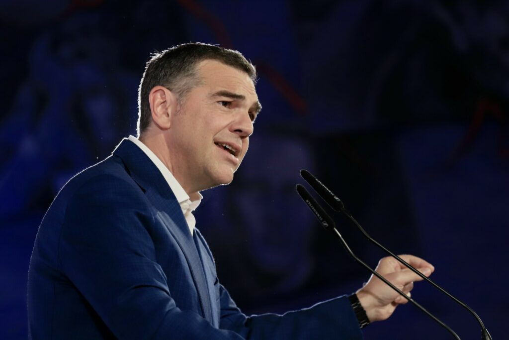 Η επιστροφή Τσίπρα που… πουσάρει τον Μητσοτάκη, το λίφτινγκ σε υφυπουργούς, η απροθυμία των χορηγών και ο Χάρης που βάζει πλάτη στον πρόεδρο Νίκο 