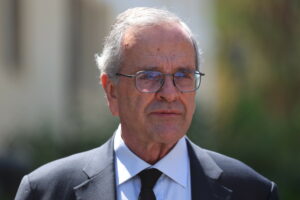 Η στρατηγική της κορδέλας, οι υποψηφιότητες-έκπληξη στα γαλάζια ψηφοδέλτια, οι προσπάθειες Σαμαρά να μαζέψει αυτοδιοικητικούς, οι προσδοκίες της Άγκυρας και το αγκάθι των S-400