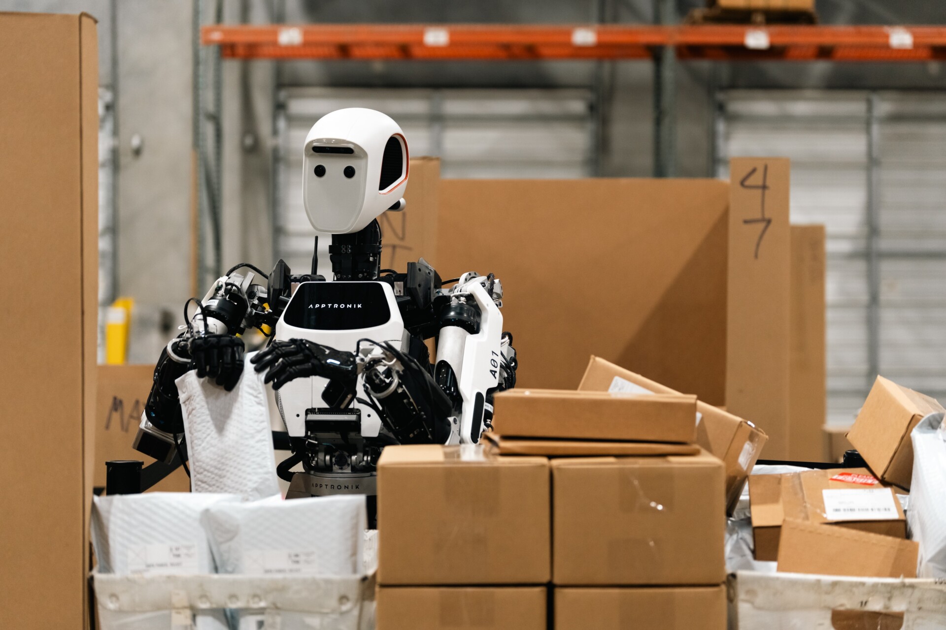 Humanoid, ανθρωποειδές ρομπότ της Apptronic , βοηθός στην κουζίνα.
