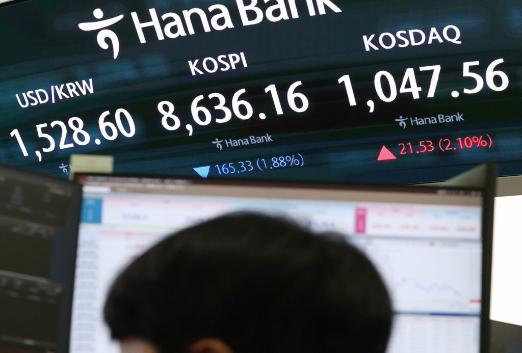 Πιέσεις στα ασιατικά χρηματιστήρια, βαριές απώλειες σε Nikkei και Kospi