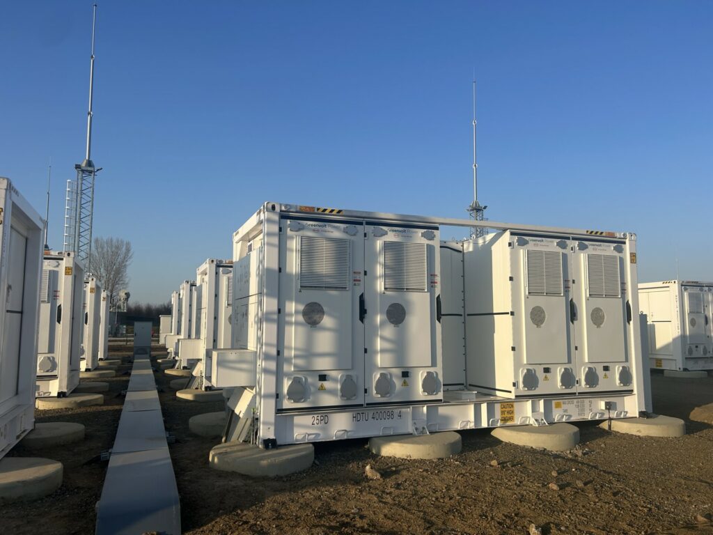 Greenvolt: Σε λειτουργία το μεγαλύτερο σύστημα αποθήκευσης ενέργειας με μπαταρίες στην Ουγγαρία