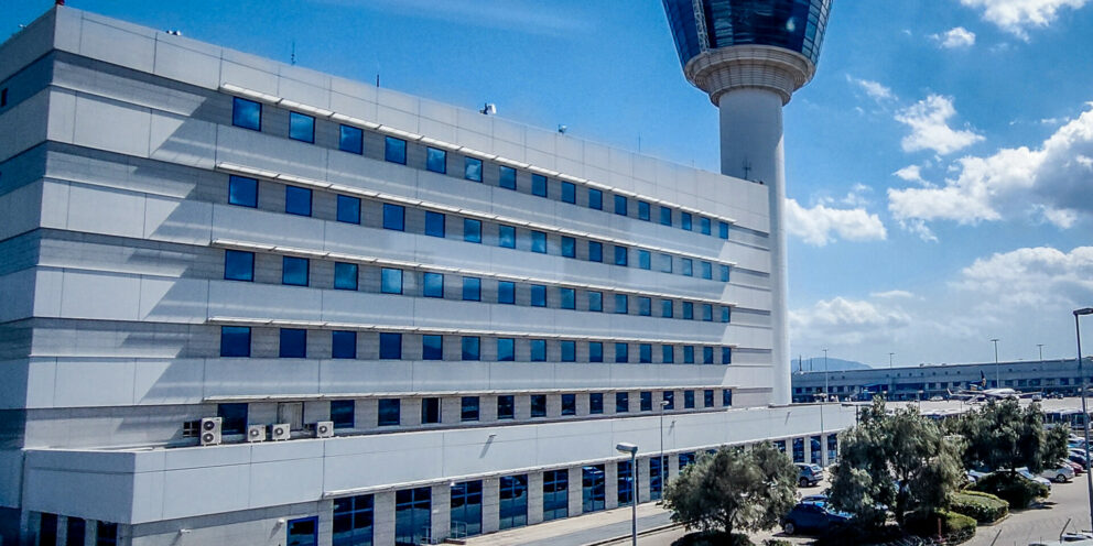 Καθυστερήσεις πτήσεων στην Ελλάδα: Στοίχημα η τήρηση των slots – Τι αποφασίστηκε στη σύσκεψη για την εναέρια κυκλοφορία