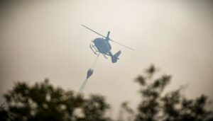 Ελικόπτερο έπεσε στη Σίφνο κοντά σε σπίτια: Τρεις νεκροί από τη συντριβή